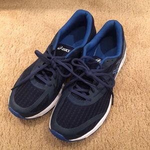 asics tennis shoes - like new